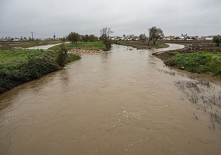 Las crecidas de los ríos dejan seis puntos en alerta roja hidrológica en Extremadura